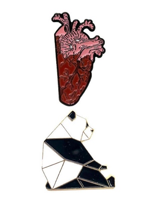 Set de pin corazón y panda