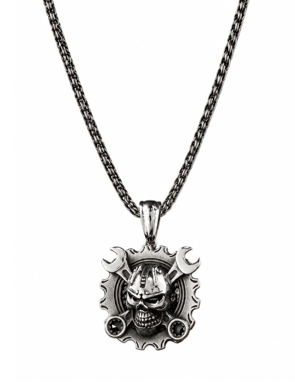 Collar con dije de calavera de acero inoxidable