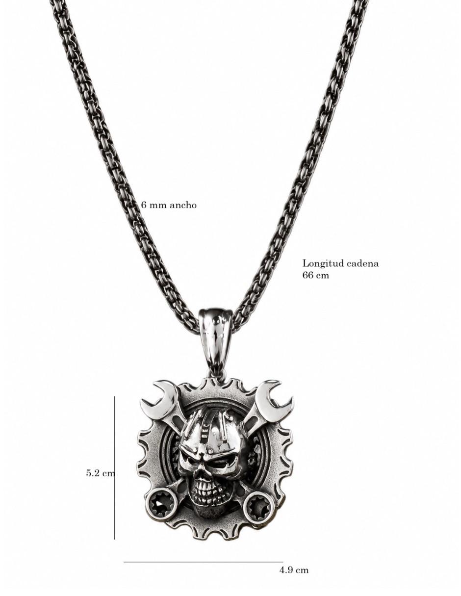 Collar con dije de calavera de acero inoxidable